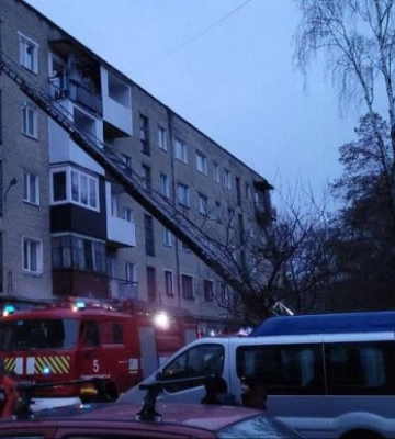Двоє людей постраждали від вибуху газових балонів у квартирі на Волині