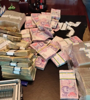 В Одесі затримали чоловіка з мільйоном гривень з банку на окупованої території (ВІДЕО)