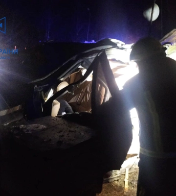 На Волині автівка врізалася у будинок: є загиблий та постраждалі