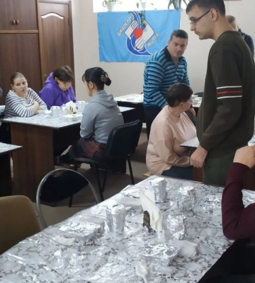 &quot;Кухня для потребуючих&quot;: в Луцьку благодійники роздають безплатні гарячі обіди