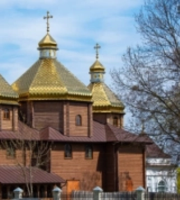 У Свято-Миколаївському храмі міста Острога вирішили святкувати Рідзво 25 грудня