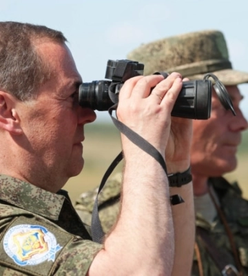 Россия: Медведев пригрозил Новой Зеландии «мощными средствами поражения»