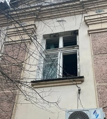 Полицейские фиксируют последствия обстрелов гражданской инфраструктуры на Никопольщине
