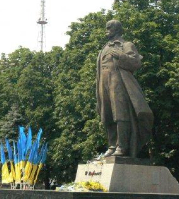 Оккупанты присвоили памятник Тарасу Шевченко в Луганске