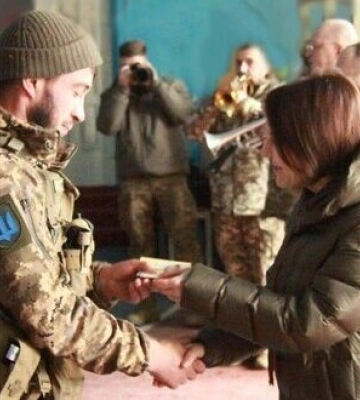 Піхотинців, які обороняють Бахмут, відзначили нагородами. ФОТОрепортаж