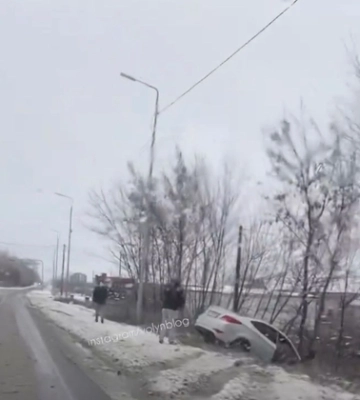 У селі під Луцьком авто злетіло у кювет 