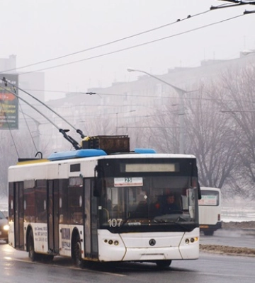 У Львові зледеніння контактної мережі паралізувало роботу електротранспорту