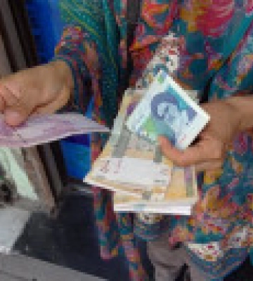 Валюта Ірану продовжує падати по відношенню до долара на тлі заворушень