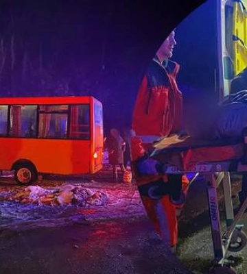 Маршрутка въехала в блокпост возле Чернигова: много пострадавших