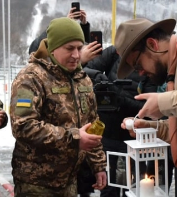 Українські прикордонники зустріли Вифлеємський вогонь миру