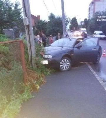 У Луцьку п&#039;яний водій на Mazda влетів у паркан: його оштрафували на 34 тис. та відібрали права