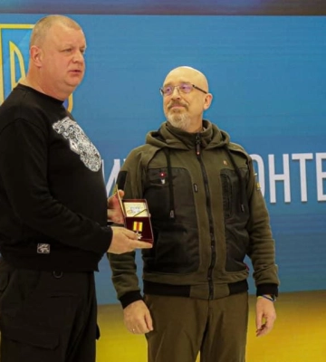 Волинський волонтер отримав нагороду від Міністра оборони та Головнокомандувача ЗСУ