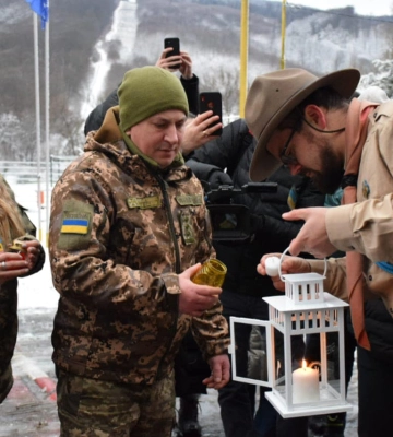 Українські прикордонники зустріли Вифлеємський вогонь миру