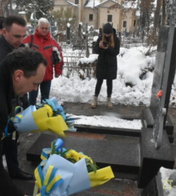 Житомиряни вшанували пам’ять видатного поета й перекладача Бориса Тена