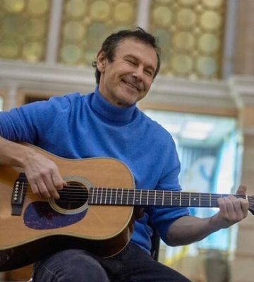 Вакарчук дал концерт в &quot;крепости несокрушимости&quot; на вокзале Киева - фото и видео