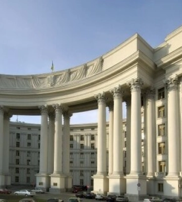 МЗС закликало українців утриматися від відвідування Сербії чи Косова