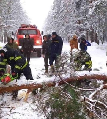 Волинські рятувальники 26 разів виїжджали на ліквідацію наслідків негоди 