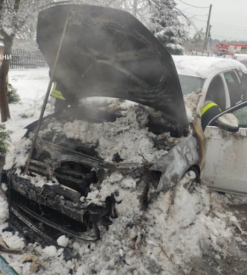 На Львівщині в неділю горіли два автомобілі 