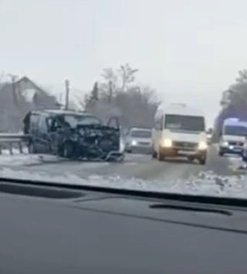 На Волині зіткнулися автобус з людьми, бус та легковик: є постраждалі