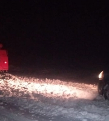 На Волині у снігові пастки потрапили два рейсових автобуси з пасажирами 