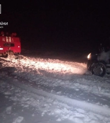 Є постраждалі: на Волині зіткнулися автобус з людьми, бус та легковик. Відео
