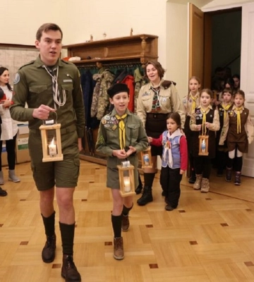 Львівські пластуни передали Вифлеємський вогонь миру