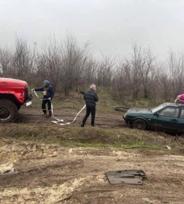 Рятувальники допомагають мирним людям евакуюватись з окупованих територій в Запорізькій області (ФОТО)