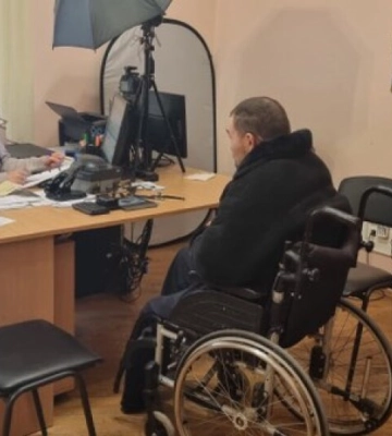 Безхатько, який жив під сходами драмтеатру у Луцьку, подав документи на оформлення пасторта