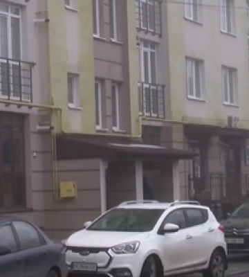 В Липинах з вікна багатоповерхівки вистрибнув військовий (відео)