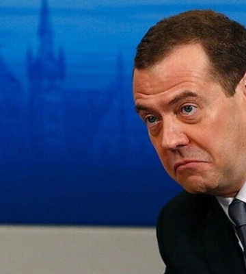 Медведев пожаловался, как сложно России и перечислил места, где прячутся ее враги