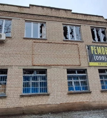 Внаслідок російських обстрілів у Херсоні загинула жінка
