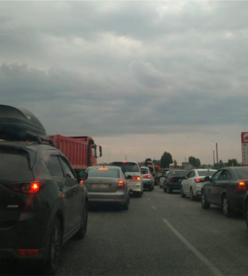 Многокилометровая пробка парализовала движение на объездной Симферополя