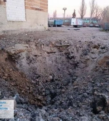 У Запоріжжі ворожа ракета зруйнувала приміщення автосервісу - фото