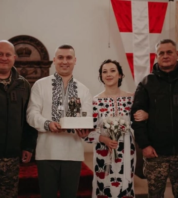 Камуфляжне кохання: у Дубно одружилася пара військових