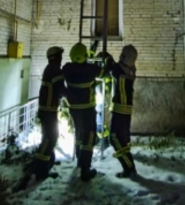 У луцькій багатоповерхівці врятували пенсіонерку