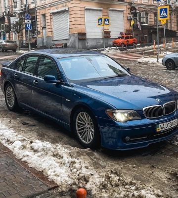 В Киеве заметили редчайший спортивный седан BMW 