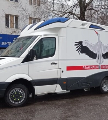 Волонтери передали харківським медикам реанімобіль для немовлят
