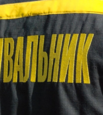 На Львівщині рятувальники витягли зі снігового замету швидку з пацієнтом із інсультом