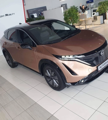 В автосалоні Києва зʼявився новий електромобіль Nissan Ariya