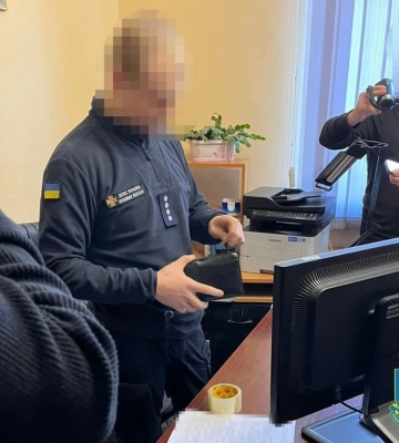 У Львові &quot;на хабарі&quot; затримали інспектора ДСНС Львівщини, який вимагав гроші від підприємця, - ФОТО