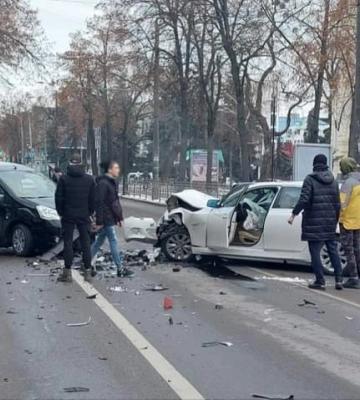 У центрі Рівного - автотроща
