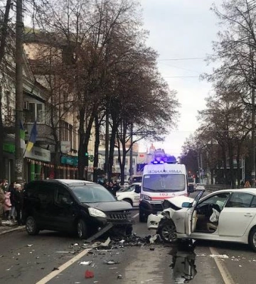Центр Рівного паралізований, бо водії влаштували перегони?