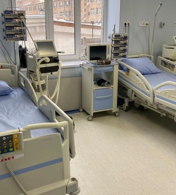 Нейрохірурги та кардіологи: У Києві запрацювала лікарня, яка переїхала з Маріуполя