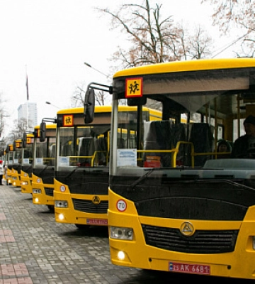 У школи на Дніпропетровщині передали нові автобуси
