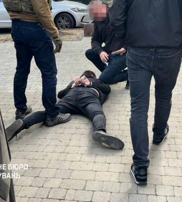 В Одесі судитимуть правоохоронця, який пограбував бізнесмена, відібравши $200 тисяч