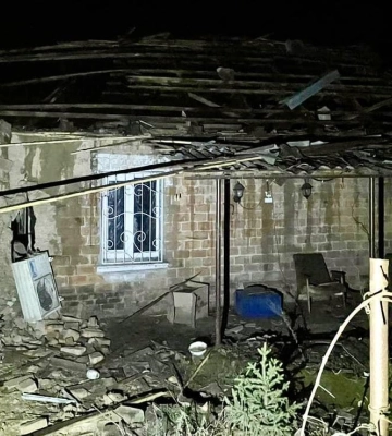 Ворог вночі атакував Нікополь і Марганець: на житлові квартали прилетіло понад 50 снарядів