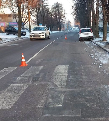 У Рівному під колеса легковика потрапила пішохідка (ФОТО)