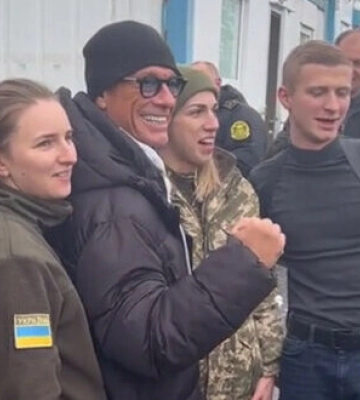 Ван Дамм з військовими прокричав &quot;Слава Україні!&quot;. ВIДЕО