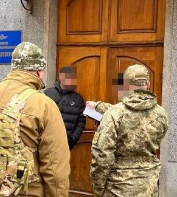 Затримано автоперевізника, який надав автобуси для перевезення окупантів з Криму до Херсону, - СБУ. ФОТО