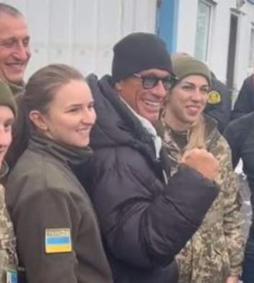 У мережі з&#039;явилося відео, як Жан-Клод Ван Дамм гучно вигукує «Слава Україні!»